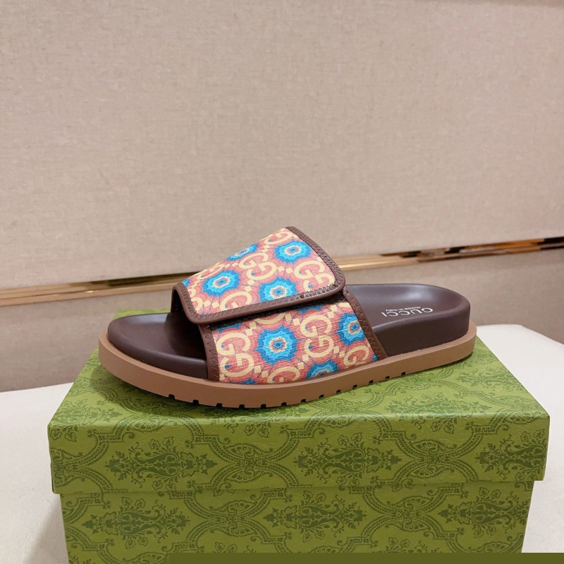G*u*i slippers